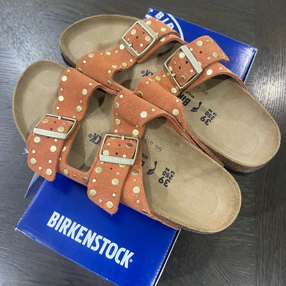 Birkenstocks size 39 (8). Arizona Rivet Border style. Dark Rust Color. - Picture 4 of 4